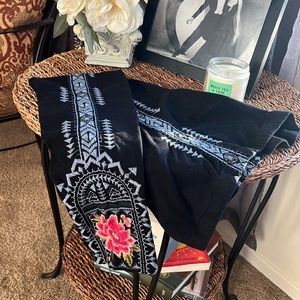 Black leggings Johnny Was embroidery